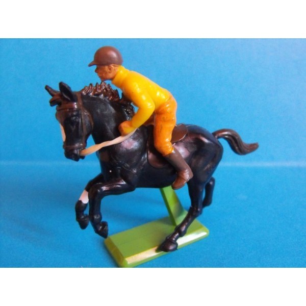 CAVALIER CIVIL BRITAINS ENGLAND SAUT A CHEVAL