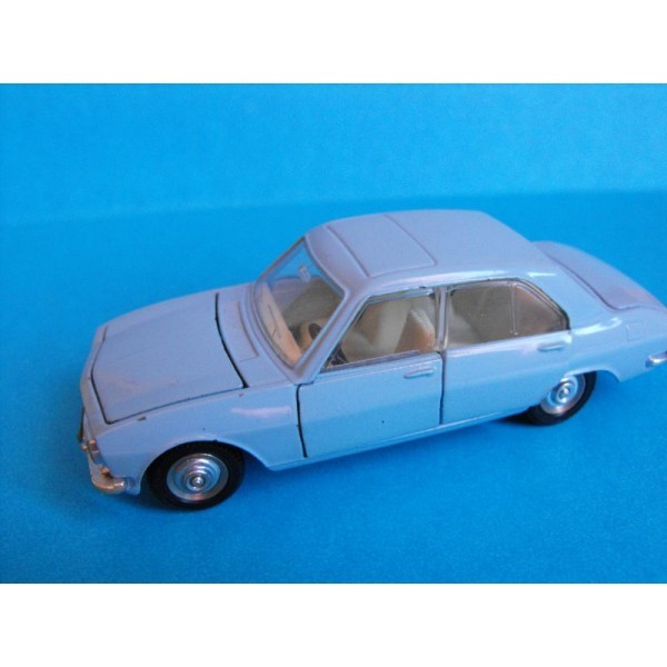 PEUGEOT 504 BERLINE DINKY TOYS