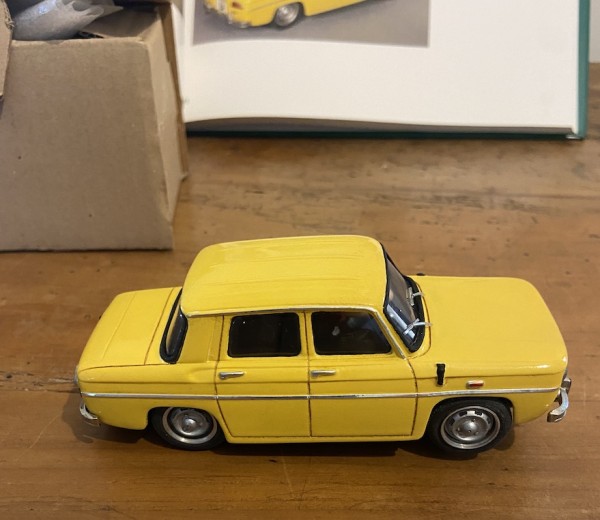 RENAULT 8 TS jaune Slot Classic CJ-09