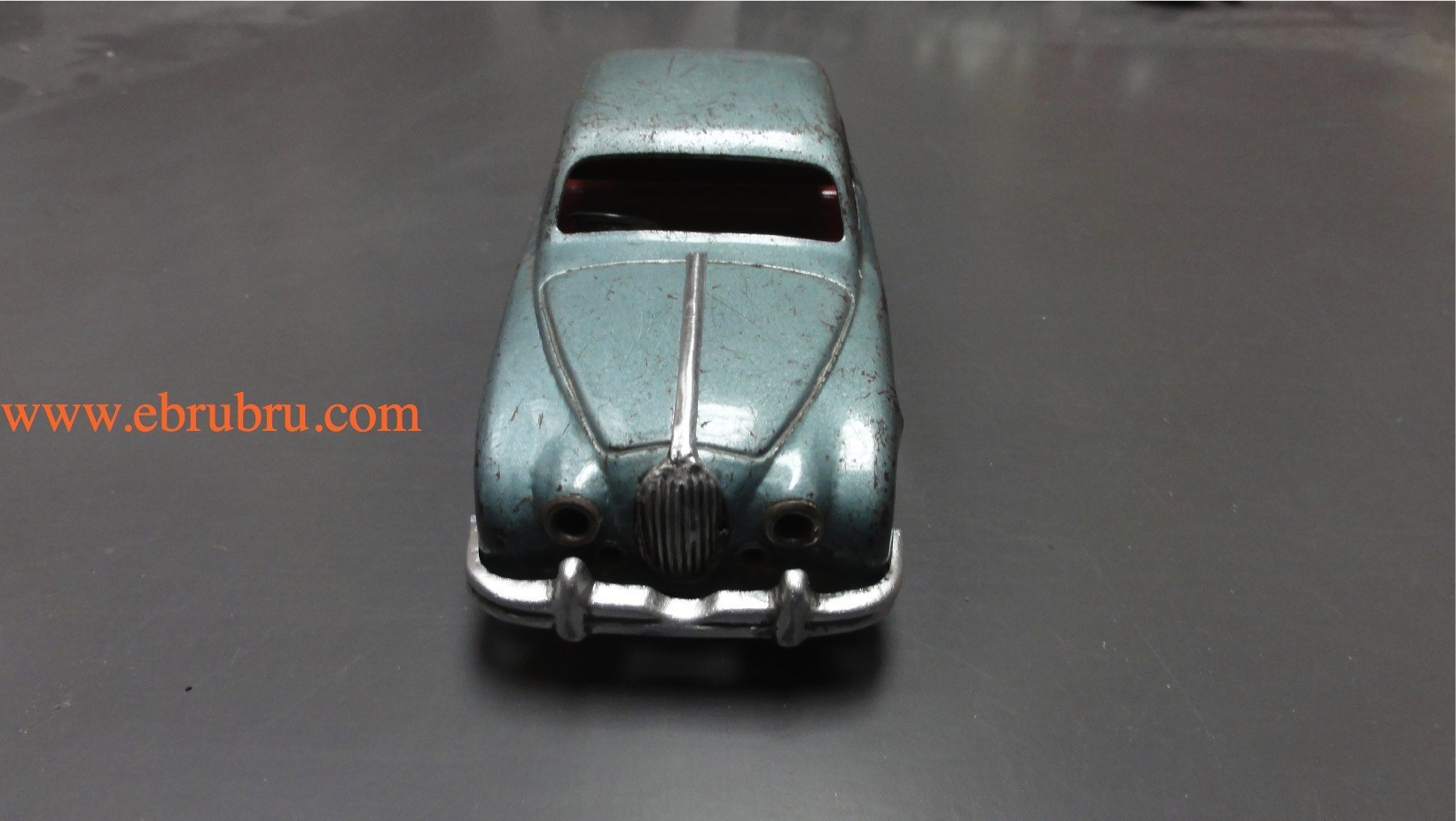 Jaguar 2-4 Salon Scalex Bleu  tinplate friction drive SCALEXTRIC