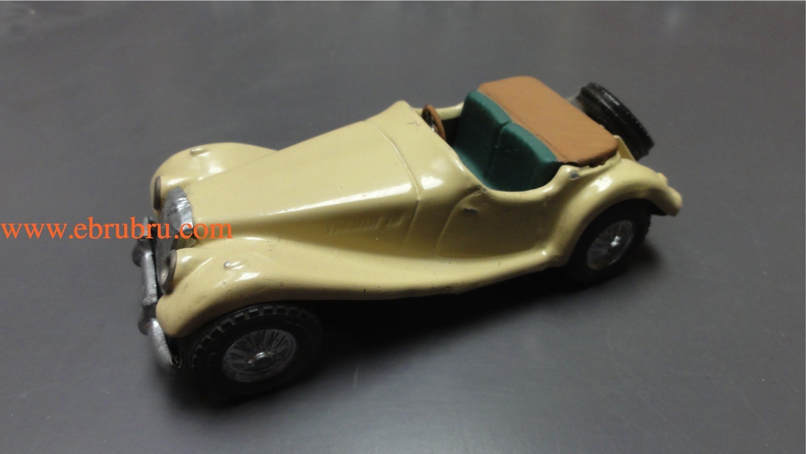 MG TF blanche tinplate friction drive SCALEX SCALEXTRIC