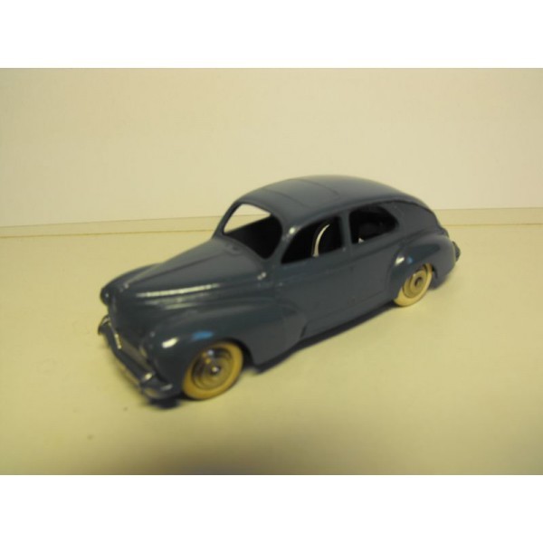 Peugeot  203 DINKY TOYS grande lunette bleu petrole