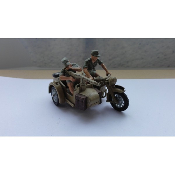 SIDE CAR & MOTORCYCLE  AFRIKA KORPS WW2 BRITAINS DEETAIL