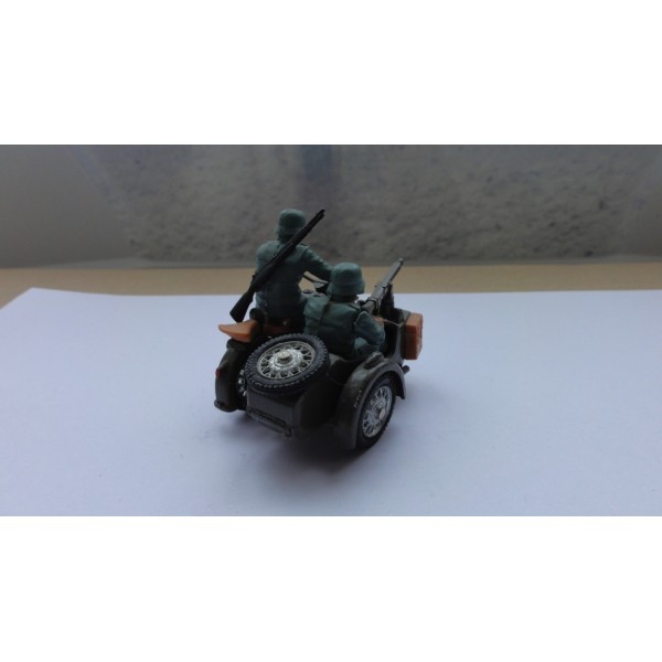 SIDE CAR & MOTORCYCLE GERMAN WW2 BRITAINS DEETAIL