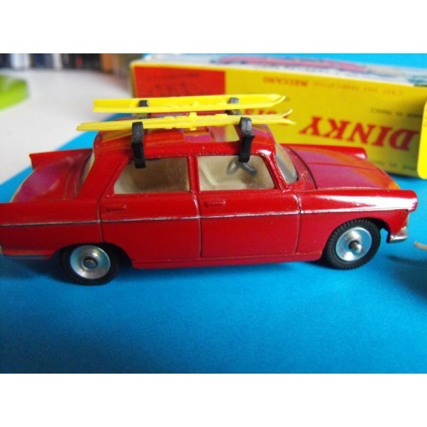 PEUGEOT 404 BERLINE  DINKY TOYS