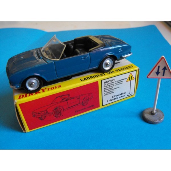 PEUGEOT 504 CABRIOLET  DINKY TOYS