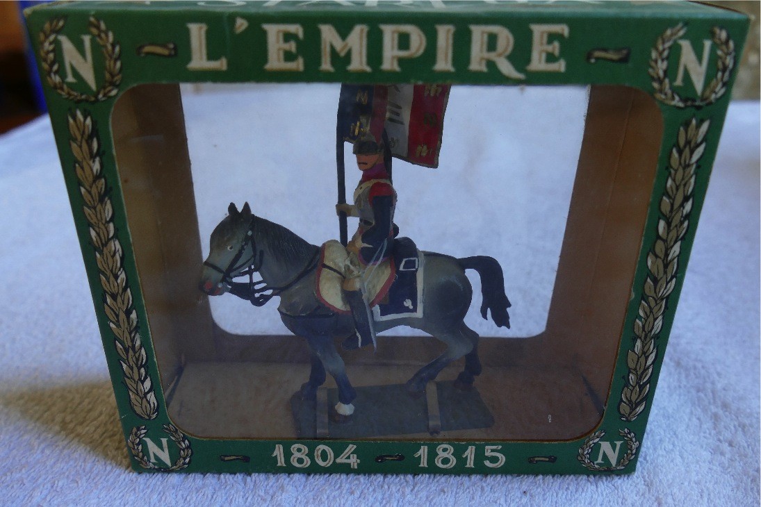 CUIRASSIER OFFICIER PORTE DRAPEAU STALUX EMPIRE REF 8161