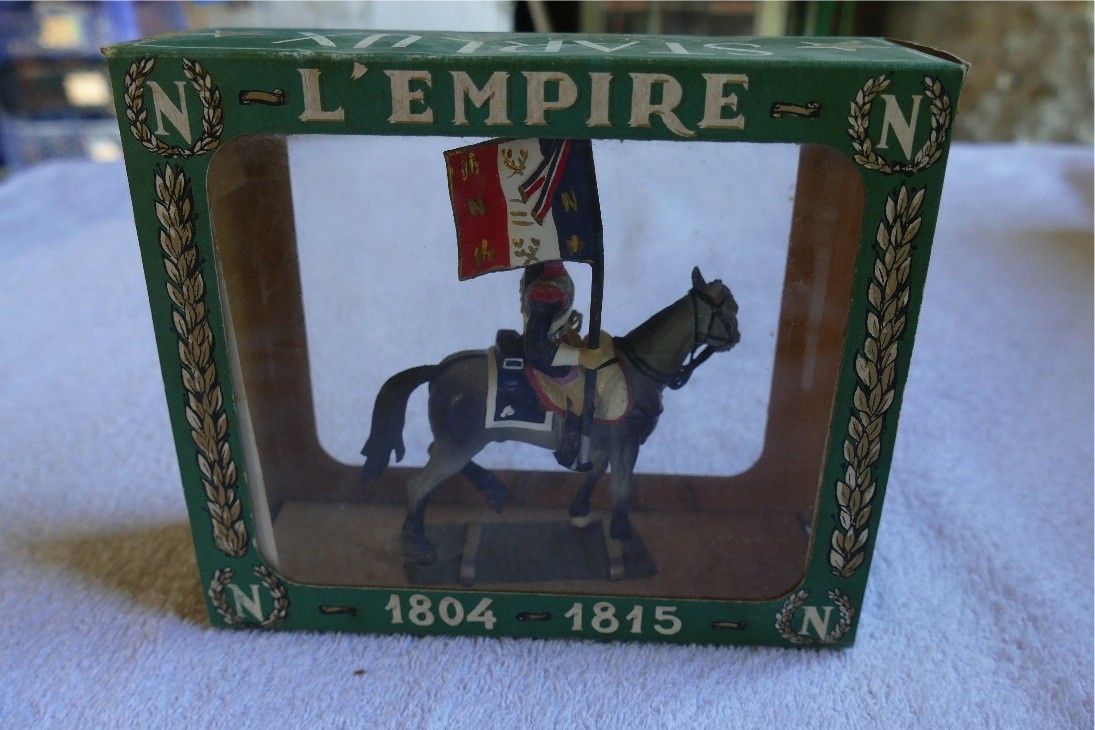 CUIRASSIER OFFICIER PORTE DRAPEAU STALUX EMPIRE REF 8161