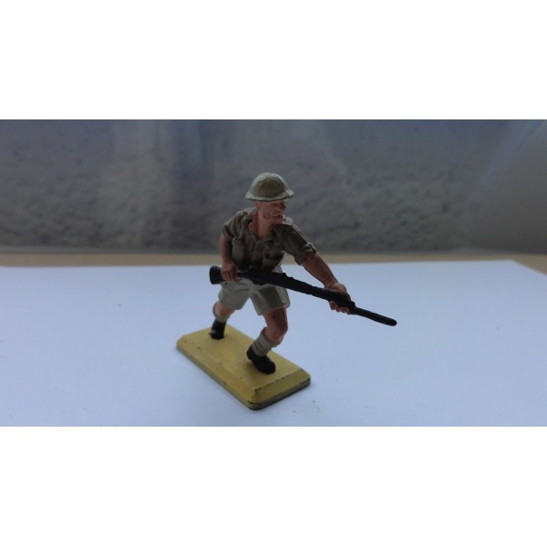 SOLDAT INFANTRY CHARGEANT BAYONETTE BRITISH 8TH ARMY WW2 BRITAINS DEETAIL