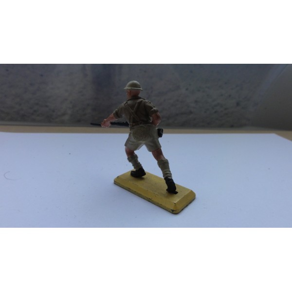 SOLDAT INFANTRY CHARGEANT BAYONETTE BRITISH 8TH ARMY WW2 BRITAINS DEETAIL