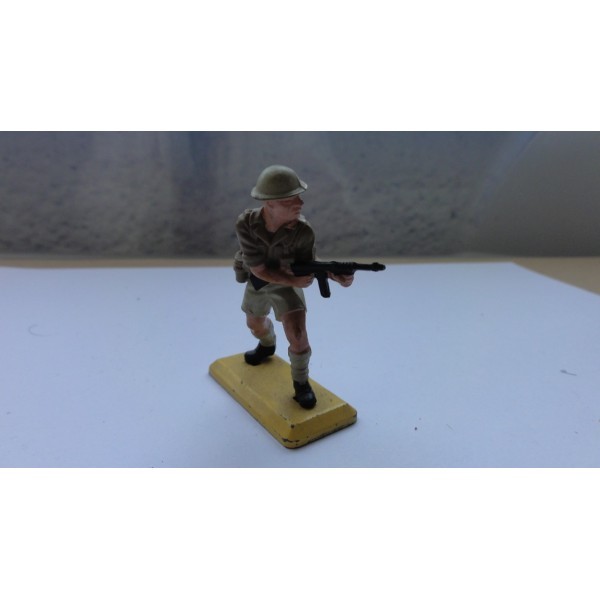 SOLDAT INFANTRY DEBOUT FUSIL MITRAILLEUR A LA HANCHE BRITISH 8TH ARMY WW2 BRITAINS DEETAIL