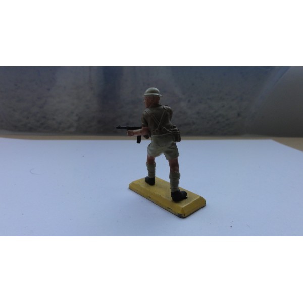 SOLDAT INFANTRY DEBOUT FUSIL MITRAILLEUR A LA HANCHE BRITISH 8TH ARMY WW2 BRITAINS DEETAIL