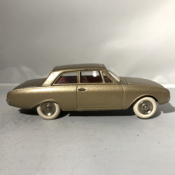 Ford Taunus 17M  beige doré métallisé 2 portes  Dinky Toys réf 559