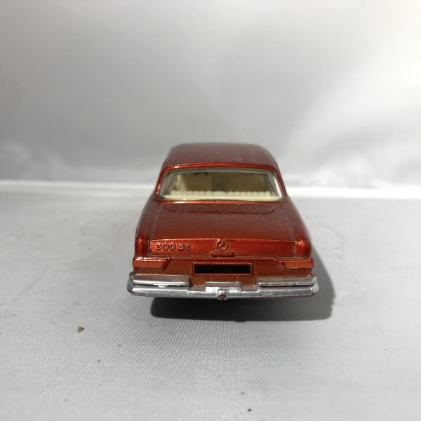 Mercedes Benz SE rouge DINKY TOYS