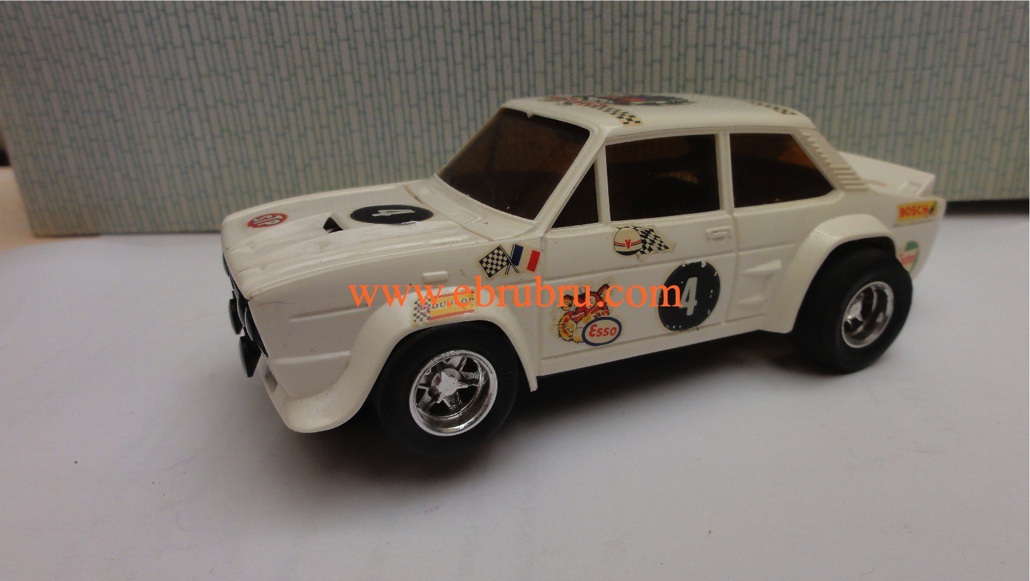 Fiat 131 rallye N°4 SCALEXTRIC ref 90114