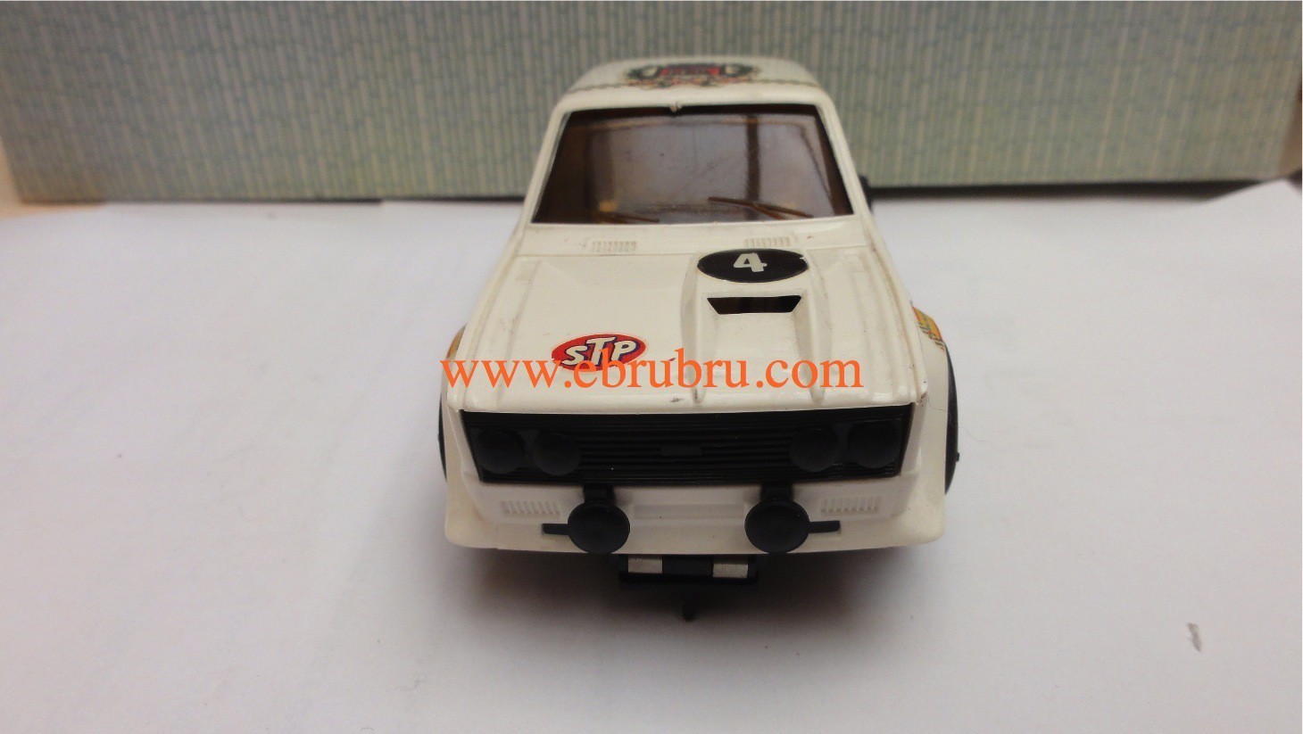 Fiat 131 rallye N°4 SCALEXTRIC ref 90114