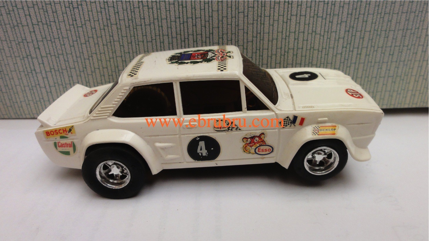 Fiat 131 rallye N°4 SCALEXTRIC ref 90114