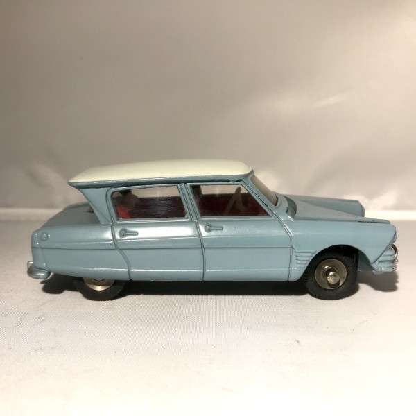 Ami 6 Citroen bleu toit blanc Dinky Toys  réf 557