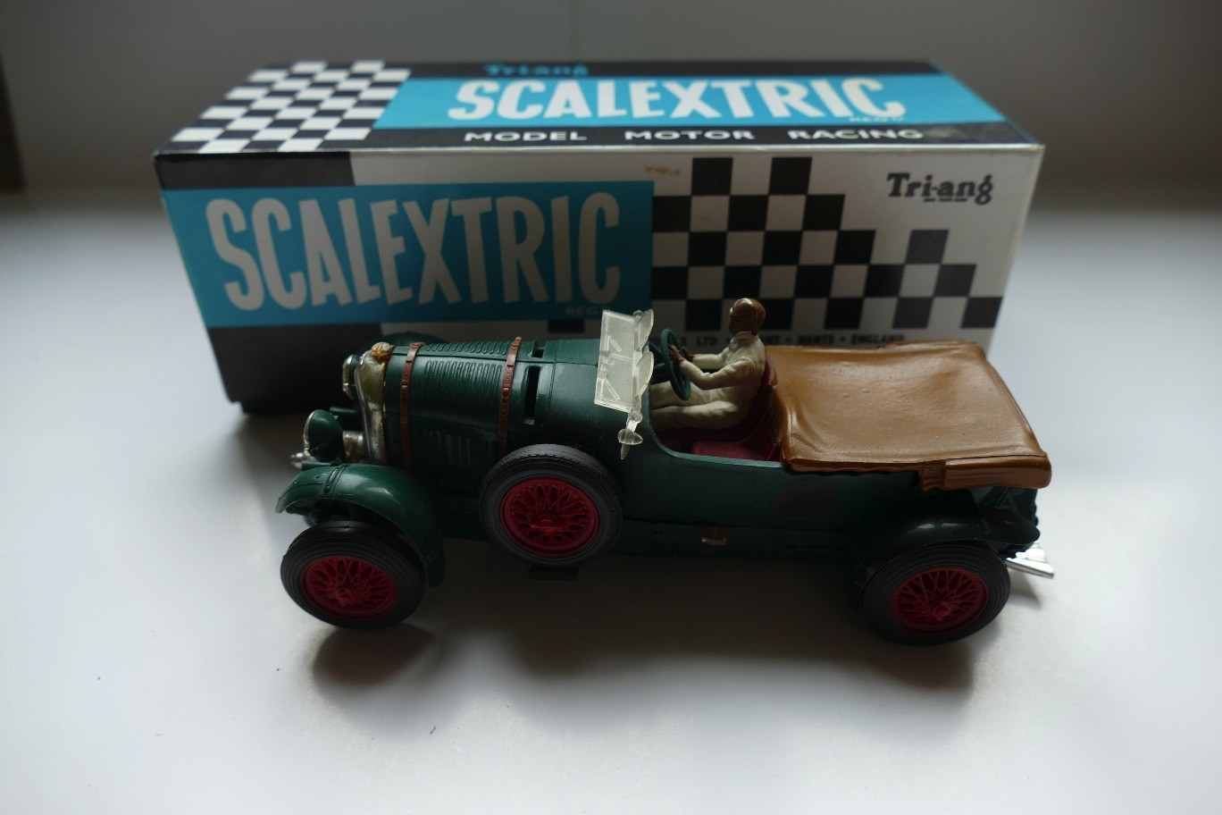 BENTLEY VERTE FRANCAISE SCALEXTRIC RÉF C 64