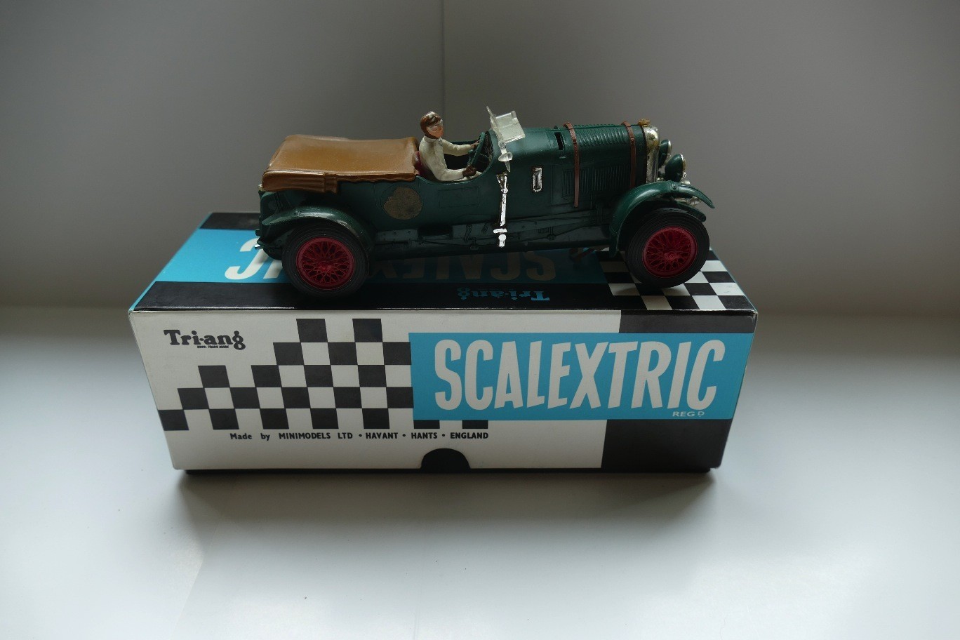 BENTLEY VERTE FRANCAISE SCALEXTRIC RÉF C 64