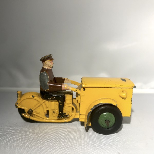 Triporteur Jaune Dinky toys ref 14 A