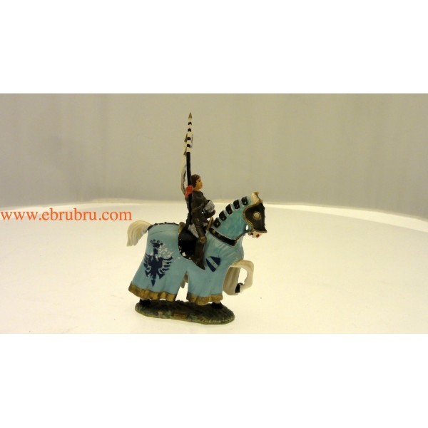 CAVALIER MOYEN ÂGE JEANNE D ARC AVEC DRAPEAU ET CASQUE SUR CHEVAL AU PAS  HARNOIS BLEU CLAIR SOCLE GAZON STARLUX  RÉF 6202