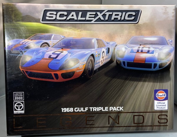 Ford GT40 LeMans 1968 - Gulf Triple Pack SCALEXTRIC C3896A