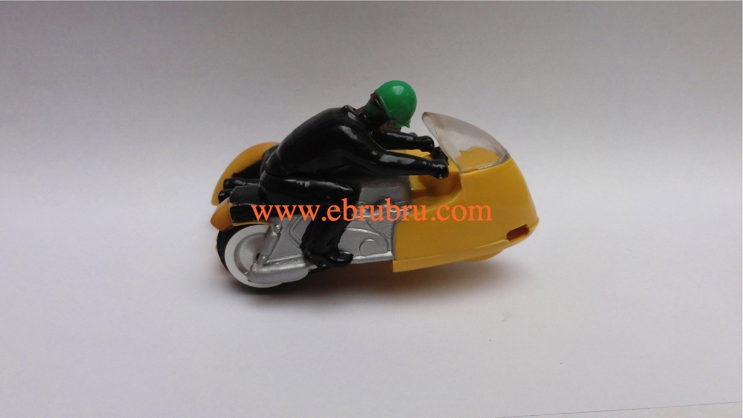 Sidecar Typhoon jaune type 1 SCALEXTRIC ref B1