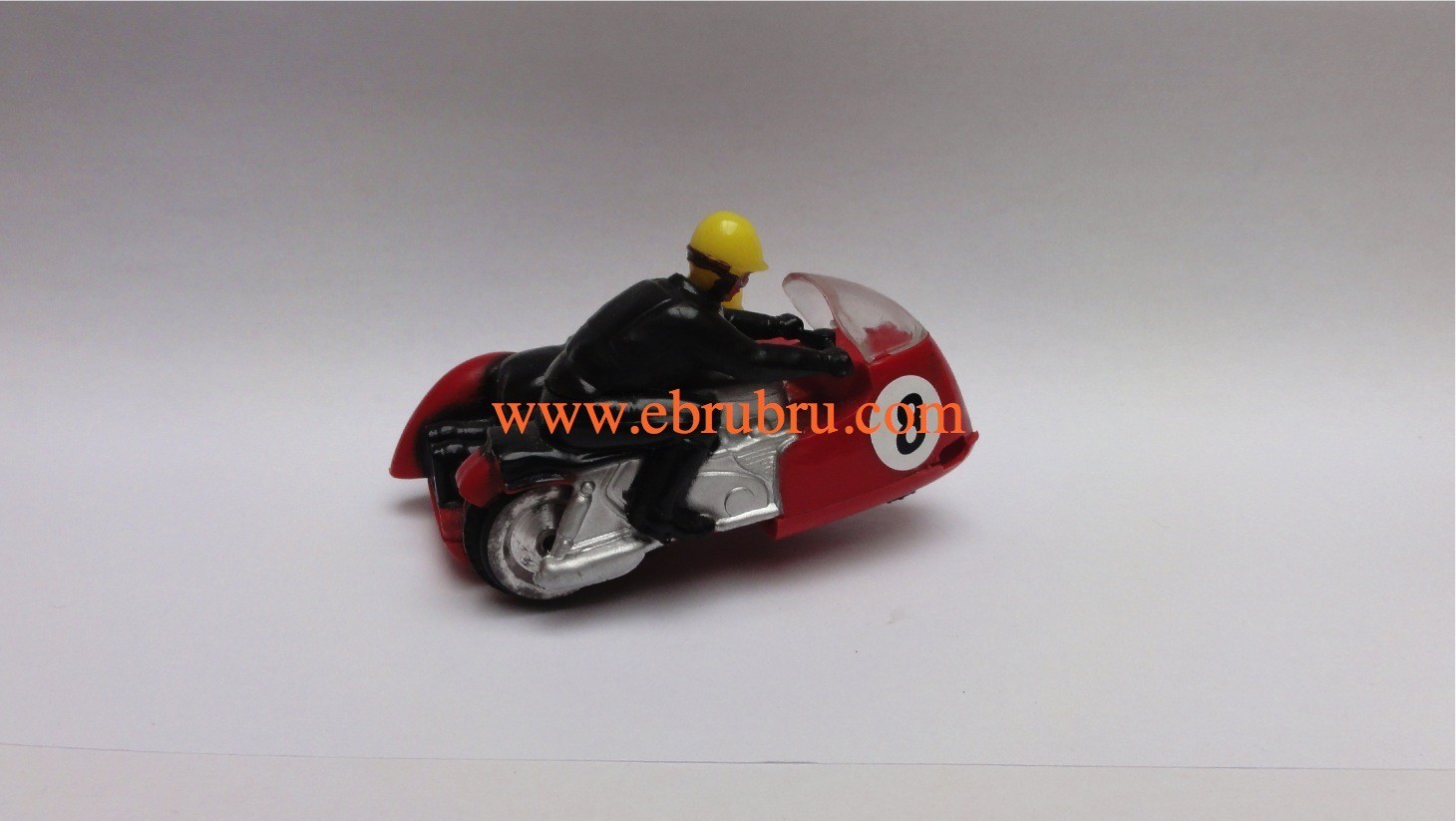 Sidecar Typhoon rouge type 2 SCALEXTRIC ref B1