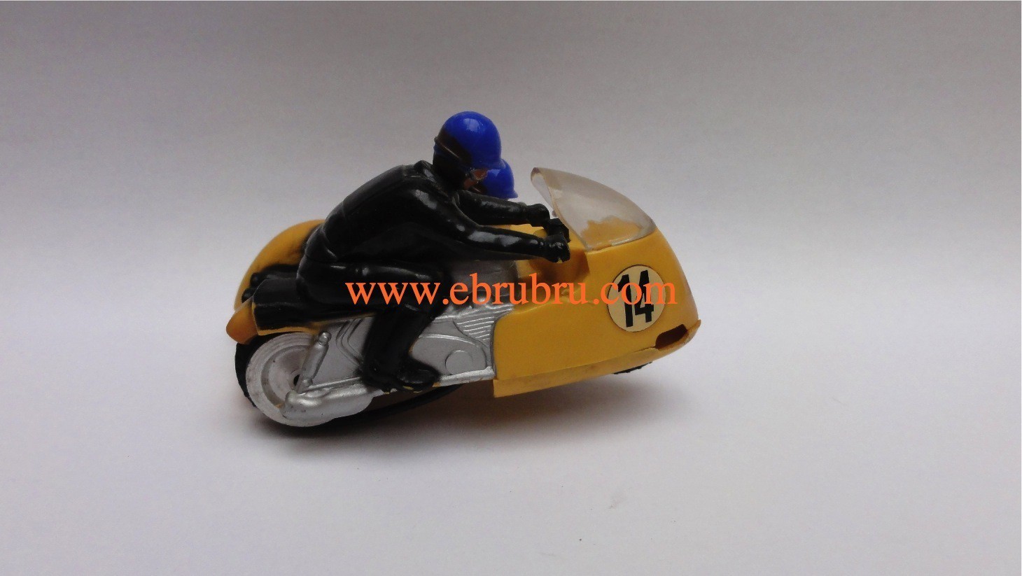 Sidecar Typhoon jaune type 2 SCALEXTRIC ref B1