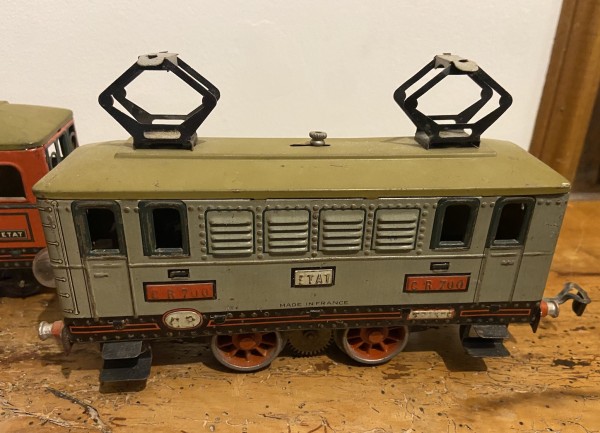 Train de banlieue rame du Metro Invalides CR écart O