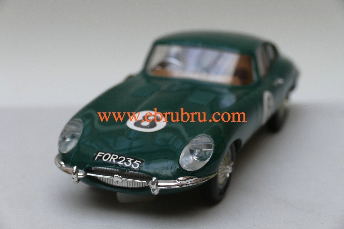 JAGUAR Type E verte  24C/101  SCALEXTRIC SUPER 124