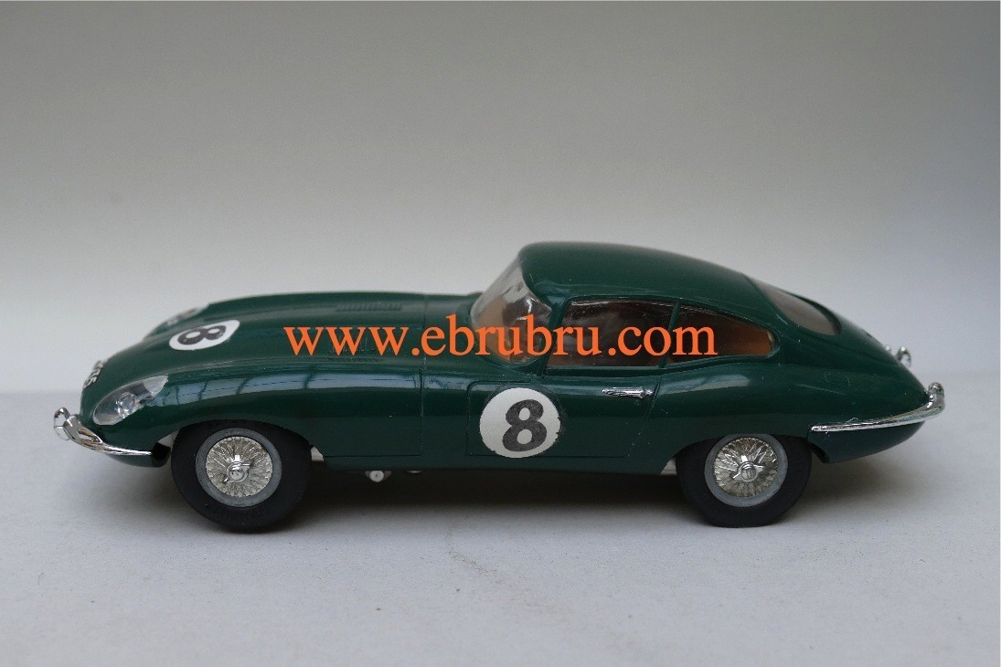 JAGUAR Type E verte  24C/101  SCALEXTRIC SUPER 124