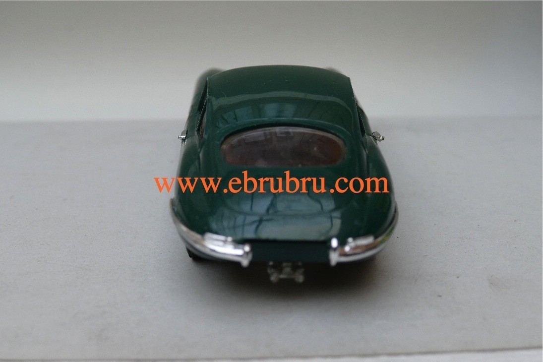 JAGUAR Type E verte  24C/101  SCALEXTRIC SUPER 124