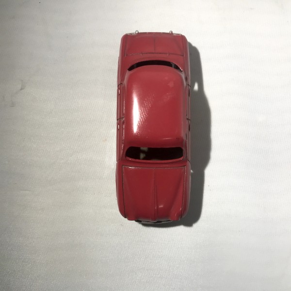 RENAULT DAUPHINE rouge DINKY TOYS RÉF 24 E