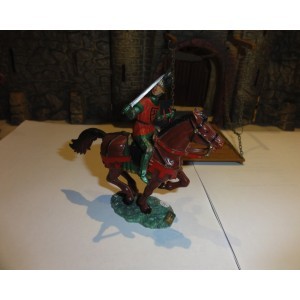 CAVALIER SEIGNEUR COMBATTANT SUR CHEVAL  AU GALOP SOCLE GAZON STARLUX RÉF 6119