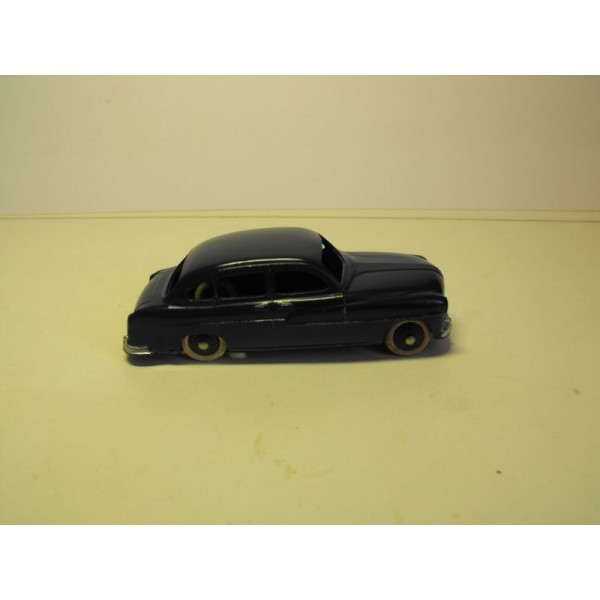 FORD VEDETTE  DINKY TOYS