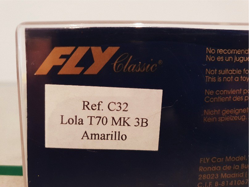 FLY C32 LOLA T70 MK 3B AMARILLO