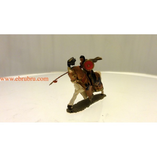 CAVALIER LANCE ET ARMURE SUR  CHEVAL AU GALOP AVEC HARNOIS DE JOUTES MARRON METALLISE AVEC UN AIGLE STARLUX