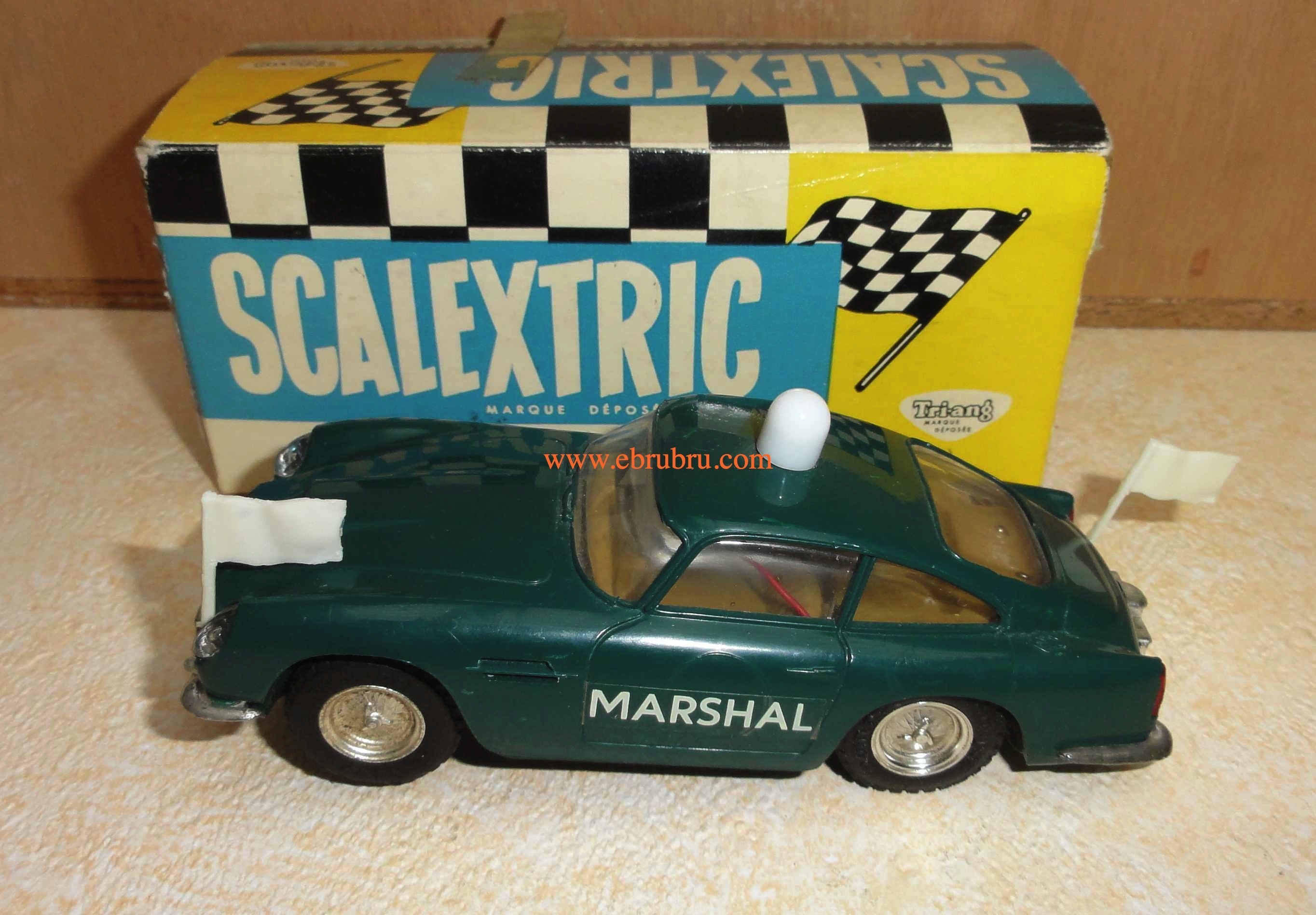 ASTON MARTIN DB4 GT MARSHAL VERTE SCALEXTRIC BLACK E5