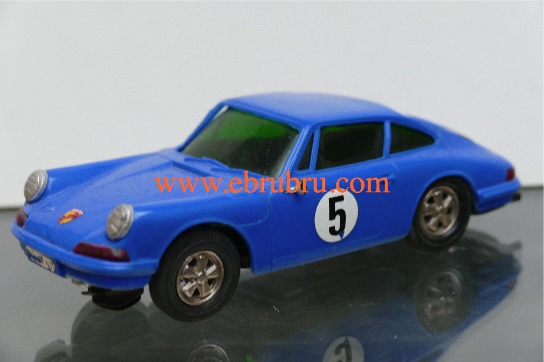 PORSCHE 911 BLEUE CARRERA UNIVERSAL  REF 40415