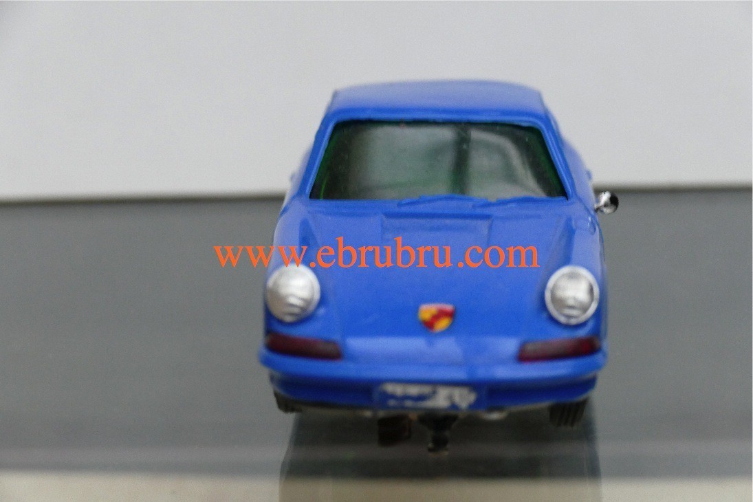 PORSCHE 911 BLEUE CARRERA UNIVERSAL  REF 40415