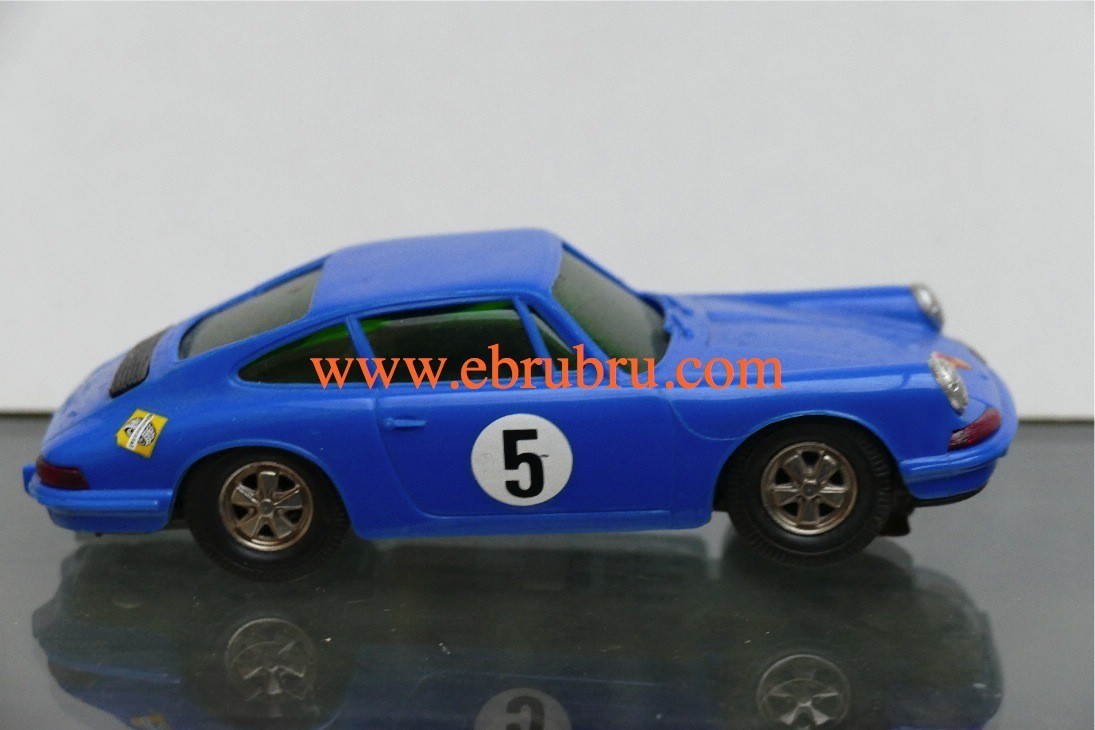 PORSCHE 911 BLEUE CARRERA UNIVERSAL  REF 40415