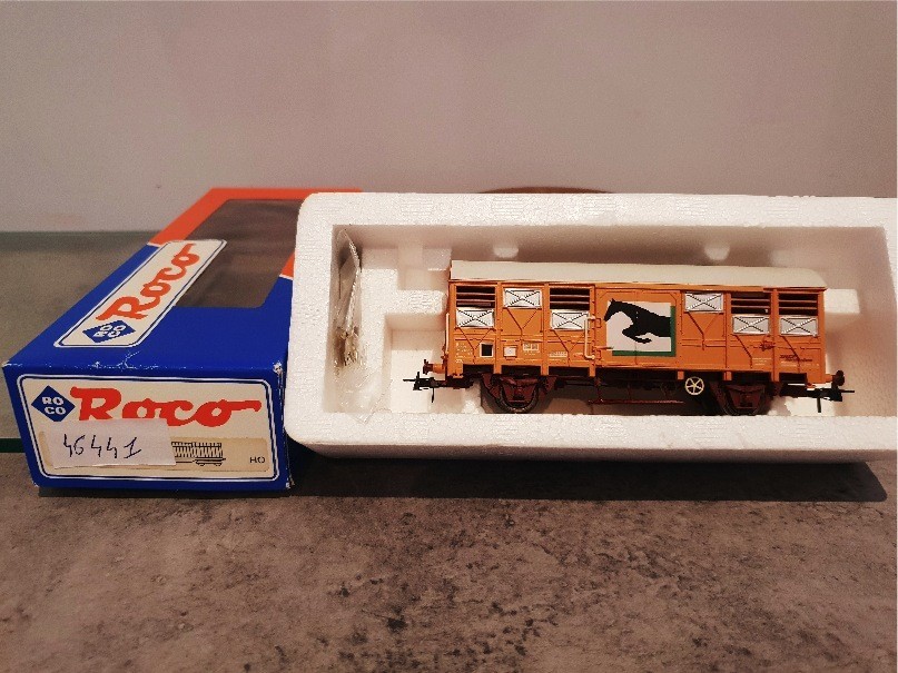 Roco 46441 H0 Wagon de Marchandise Couvert CHEVAUX SNCF