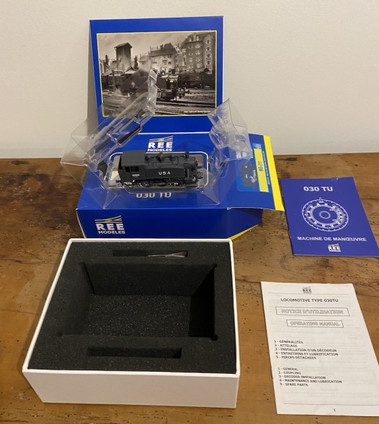 Locomotive vapeur 030 TU 6096  USA  noire  Dépôt de Chalons  REE MB - 011