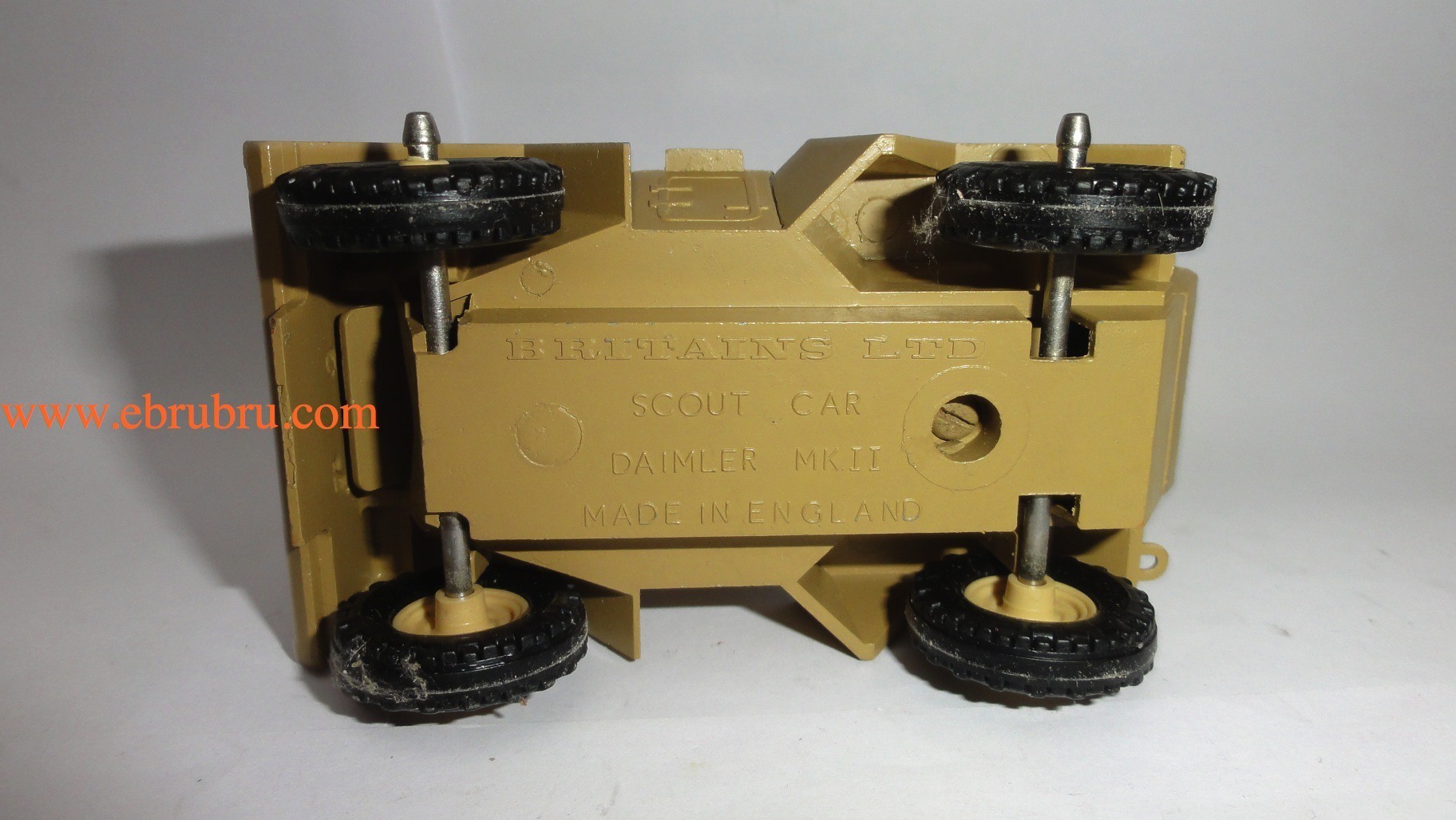 Scout car de la 8 eme armée Britains ref 9784