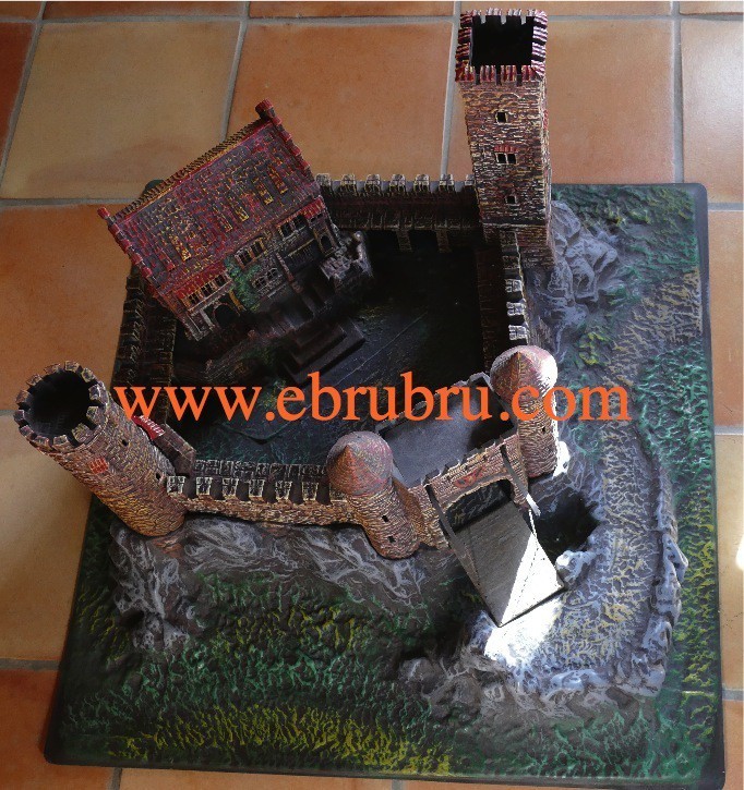 Chateau Fort avec Maison tour et porte sur sa base Elastolin ref 9747