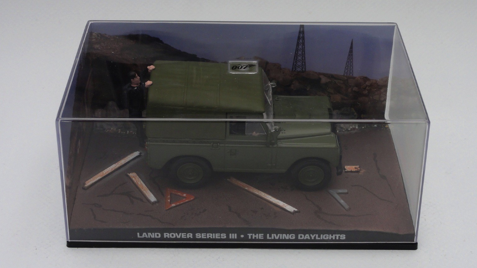 LAND ROVER SERIE III- TUER N'EST PAS JOUER REF 45 COLLECTION JAMES BOND 007