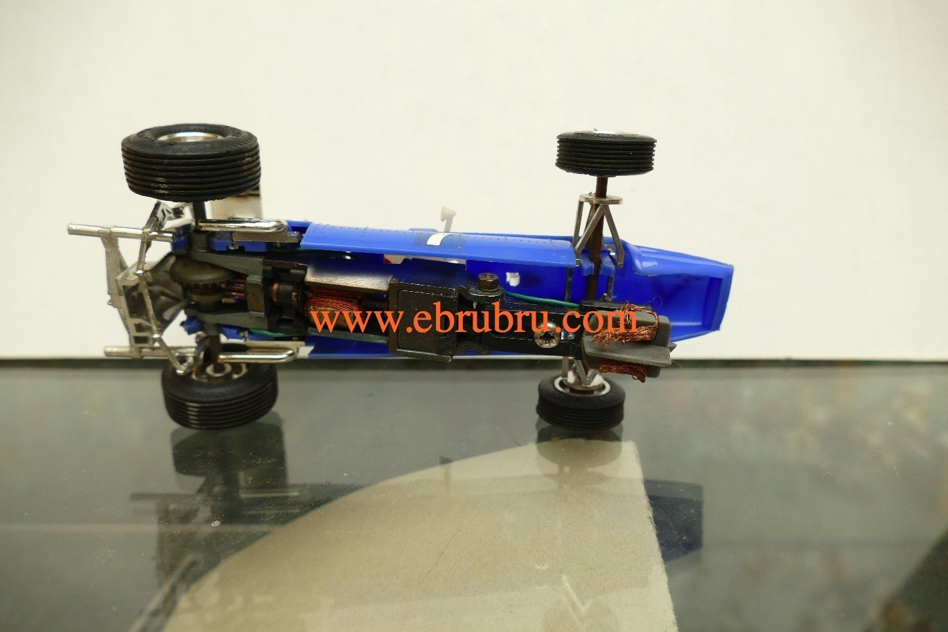 FERRARI V12 F1 BLEUE POWER SLEDGE SCALEXTRIC C9