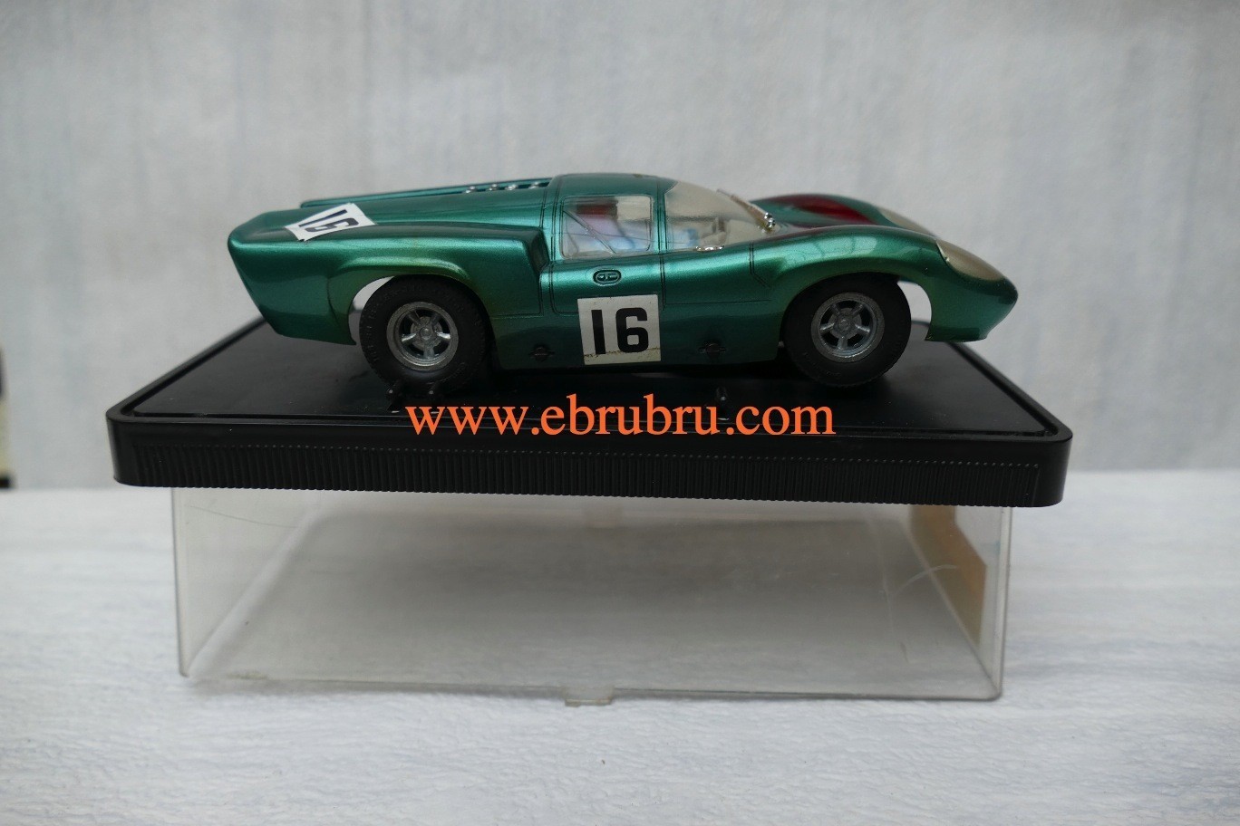 Lola T70 lexan 40461 carrera universal 1/32 en boite